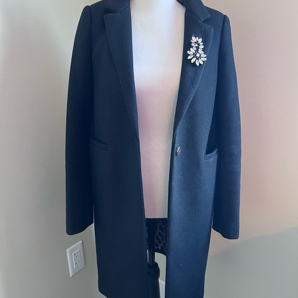 Liu-Jo coat with brooch. - Picture 4 of 4
